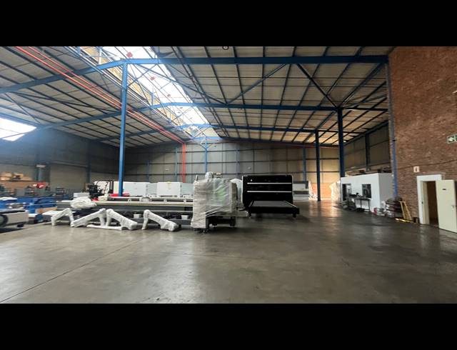 2,169M² WAREHOUSE TO LET IN SPARTAN